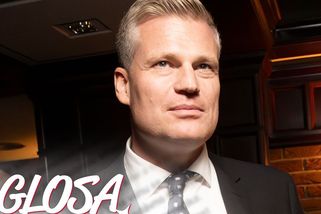Glosa: Vulgárně nadávat se nesluší, i když je to Turek. Filipe, ale ty zase nemusíš hned žalovat! A ještě na ženskou... - Super.cz